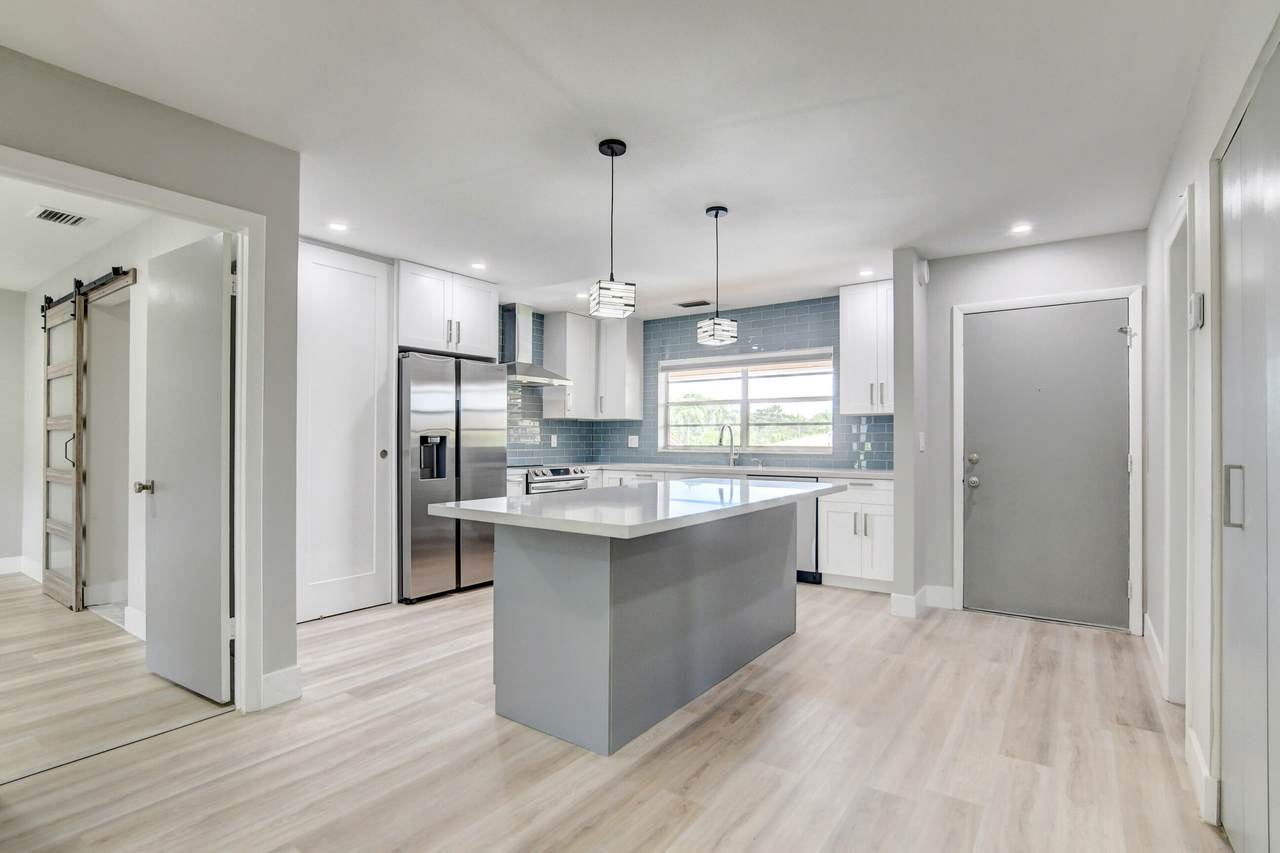 13937 Royal Palm Court - Photo 1