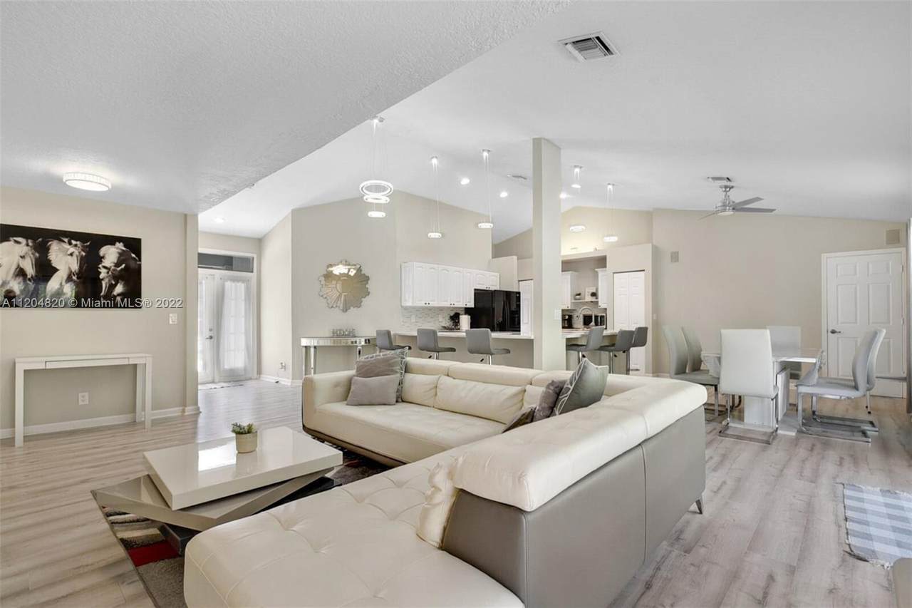 1084 Raintree Lane - Photo 1