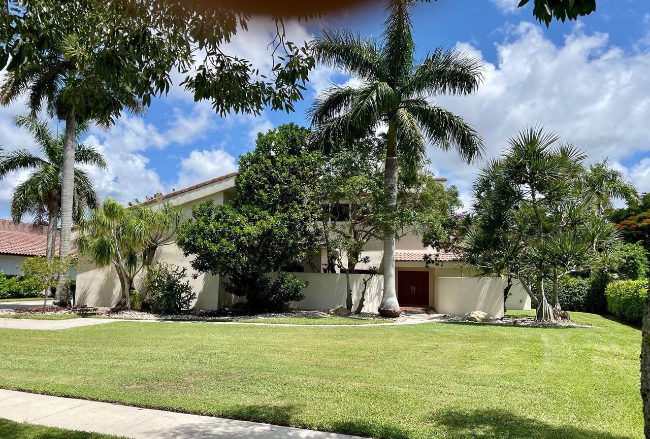 2845 Banyan Boulevard Circle - Photo 1
