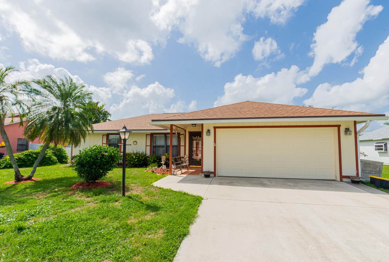 168 Donna Terrace - Photo 1
