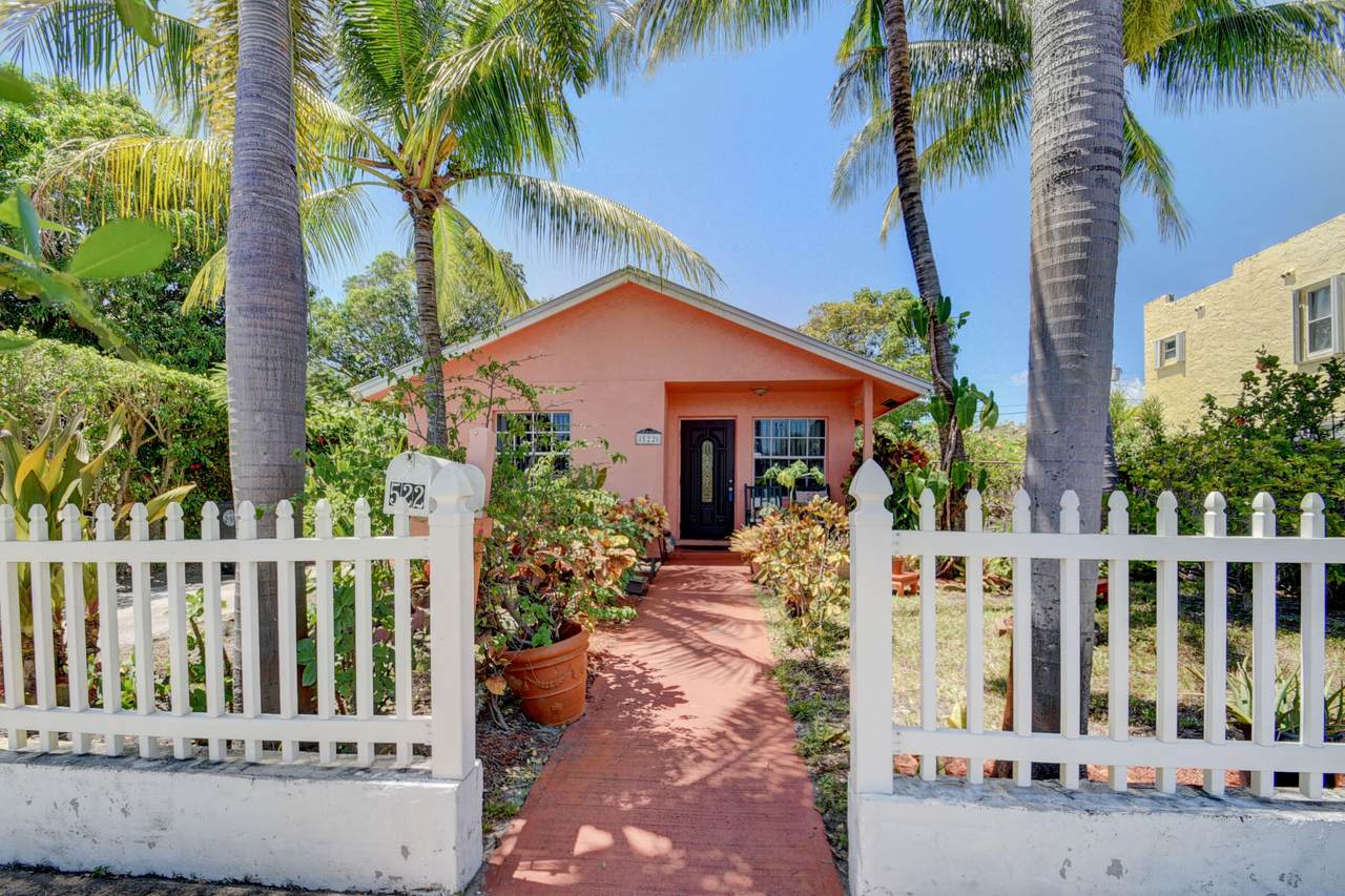 522 Avenida Hermosa - Photo 1