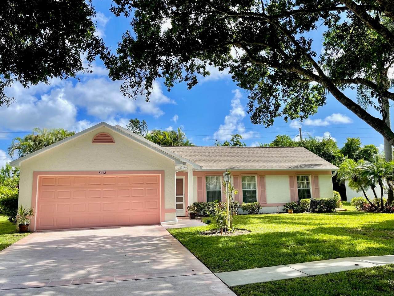 8278 Sandpine Circle - Photo 1