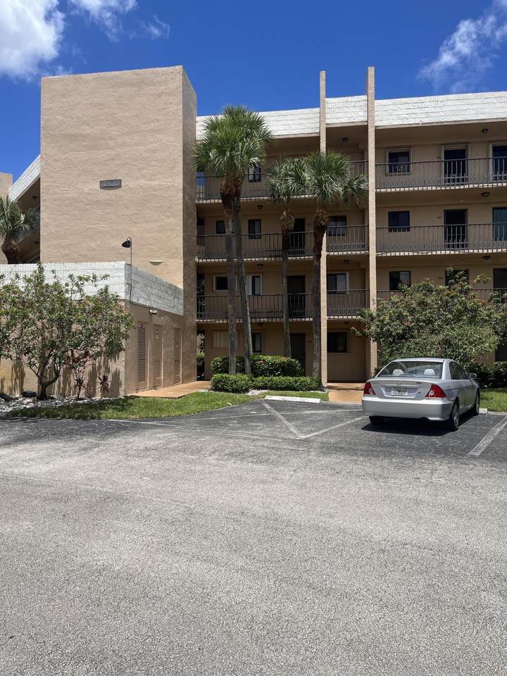 4820 Lucerne Laks Boulevard - Photo 1