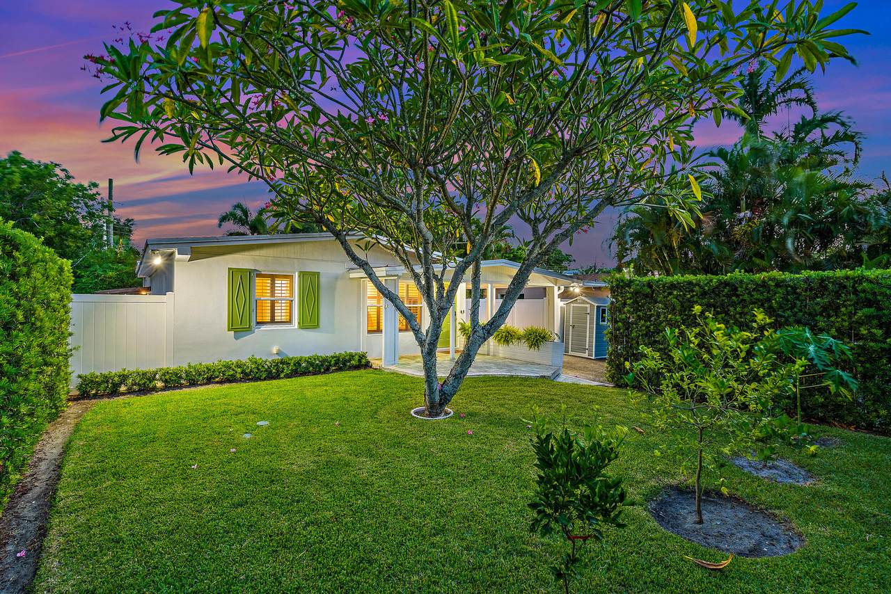 250 10th Street - Photo 1
