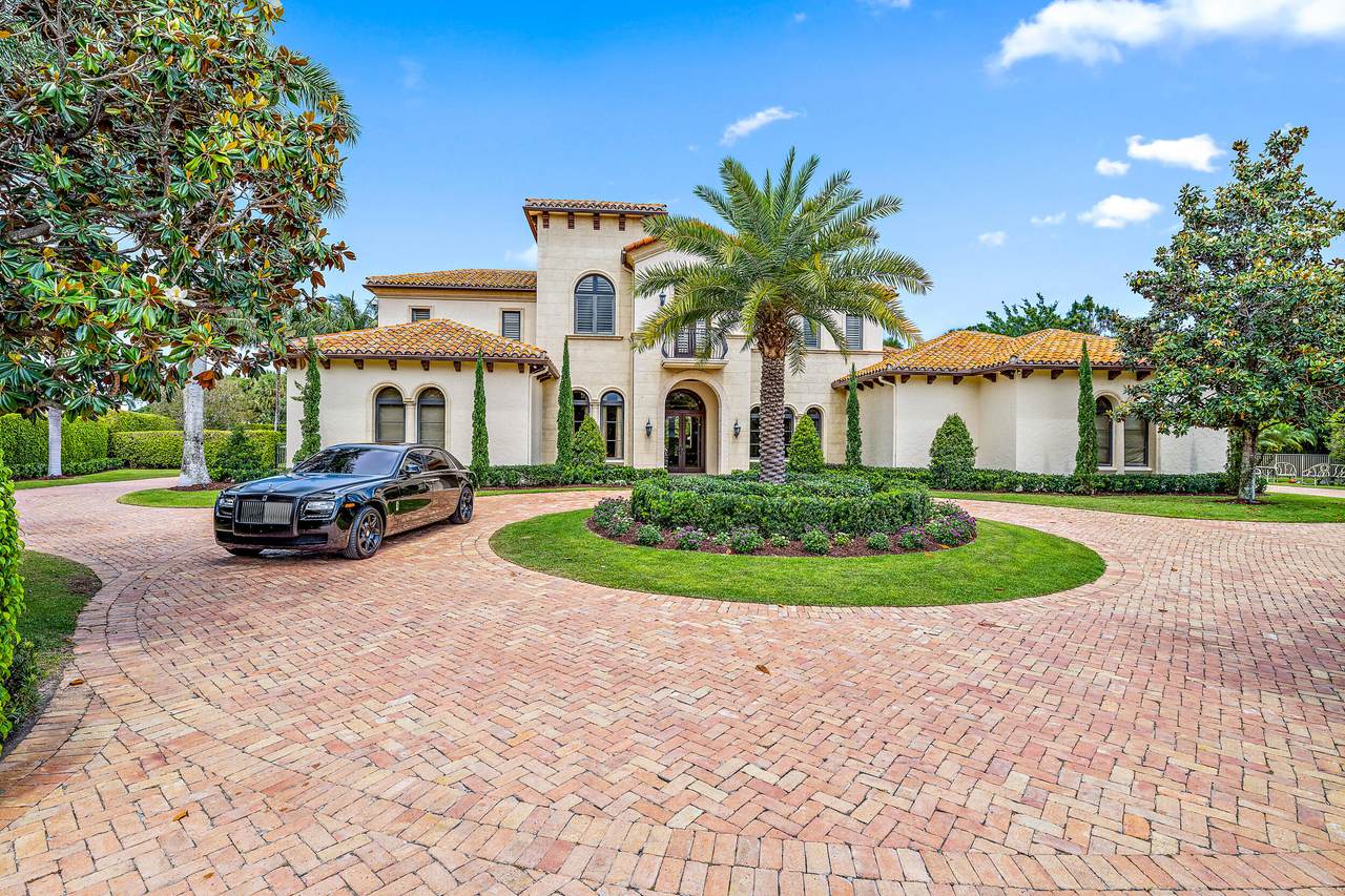 667 Hermitage Circle - Photo 1