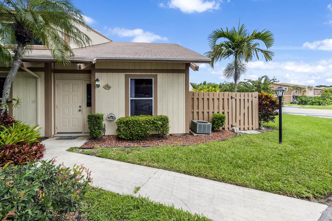 194 Maplecrest Circle - Photo 1