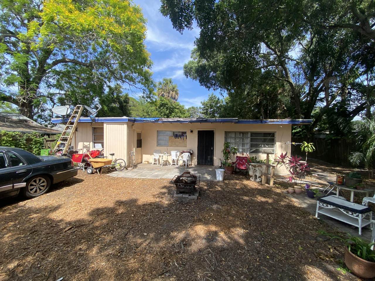 2404 Oleander Boulevard - Photo 1