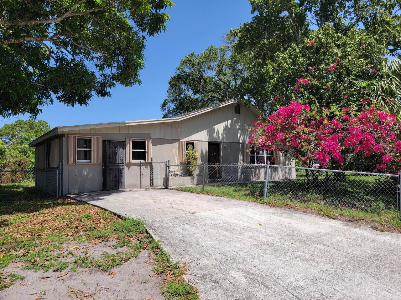 302 32nd Street - Photo 1