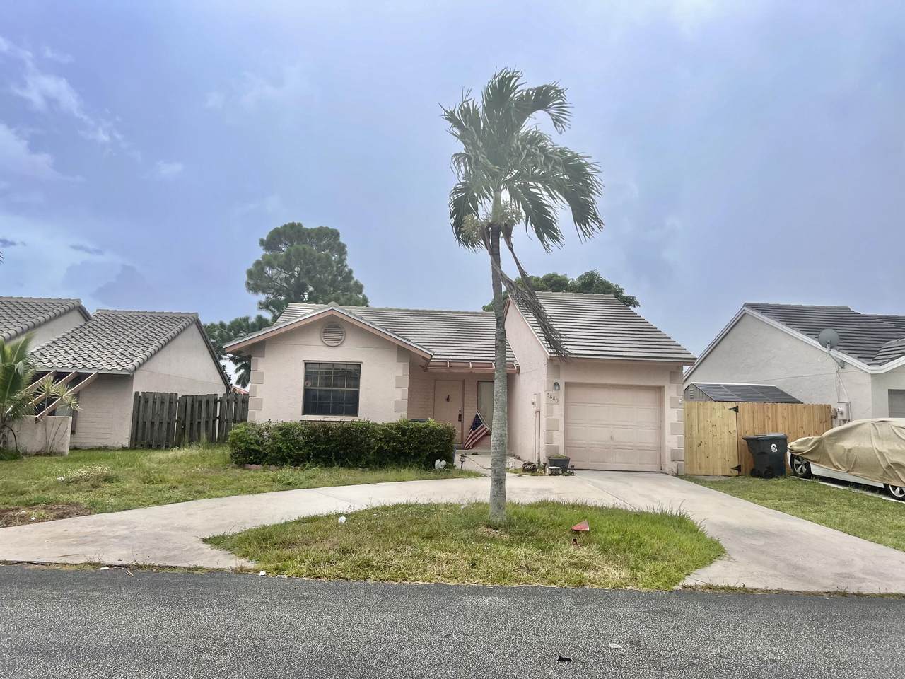 5880 Strawberry Lakes Circle - Photo 1