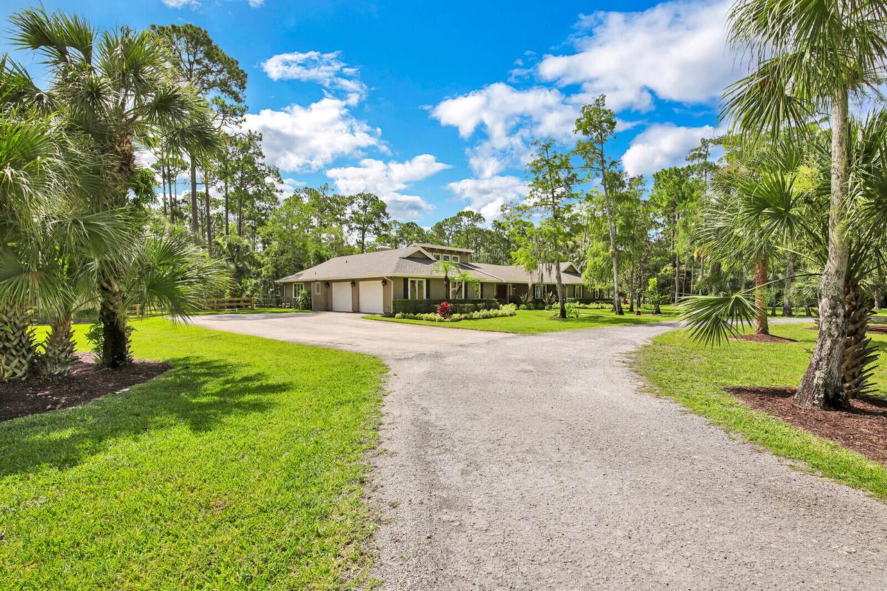 1464 Arabian Drive - Photo 1