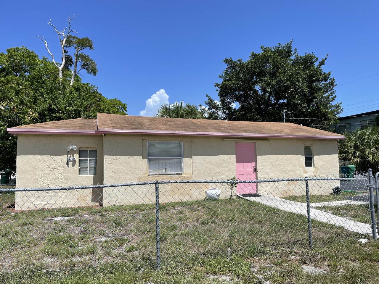 1197 32nd Street - Photo 1