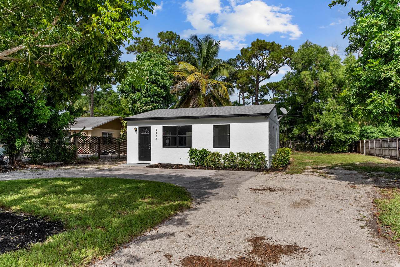 4438 47th Avenue - Photo 1