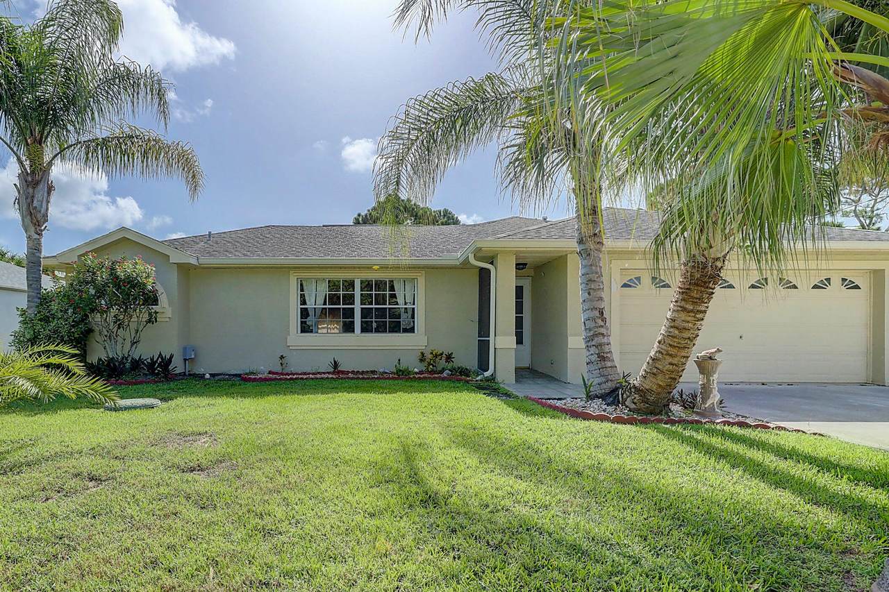 2471 Leithgow Street - Photo 1