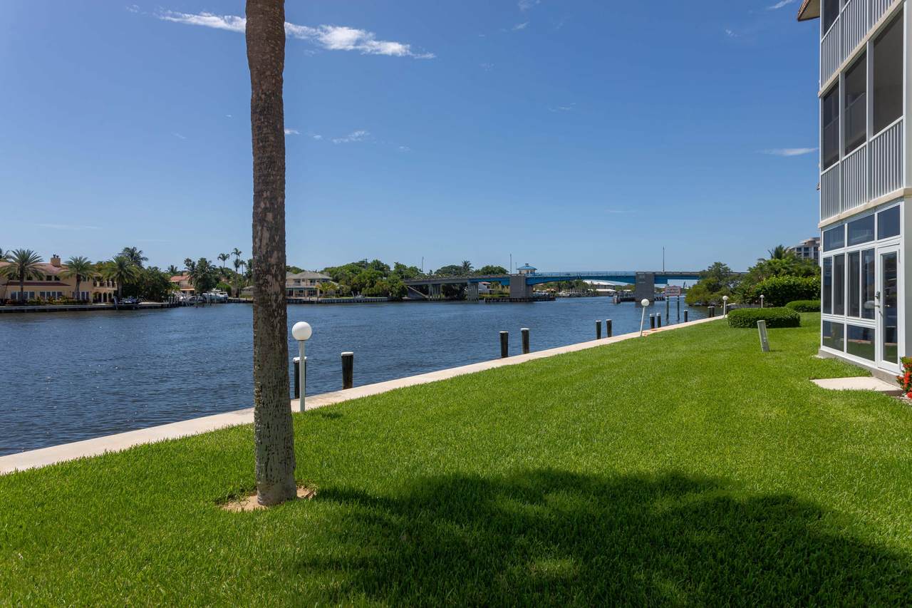 650 Snug Harbor Drive - Photo 1