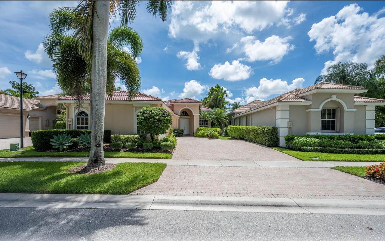 3900 Newhaven Lake Drive - Photo 1