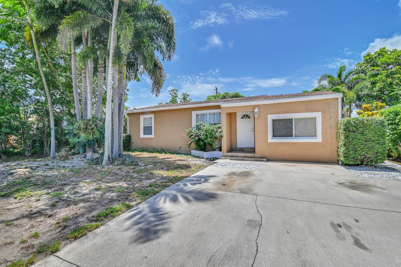 822 Avenida Hermosa - Photo 1