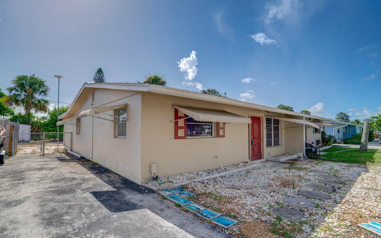425 Robalo Court - Photo 1