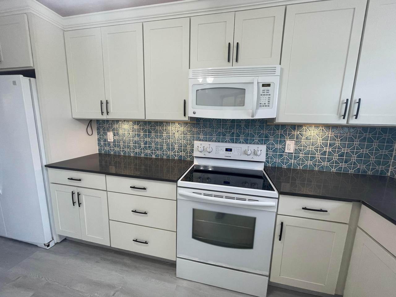 3871 Via Poinciana - Photo 1