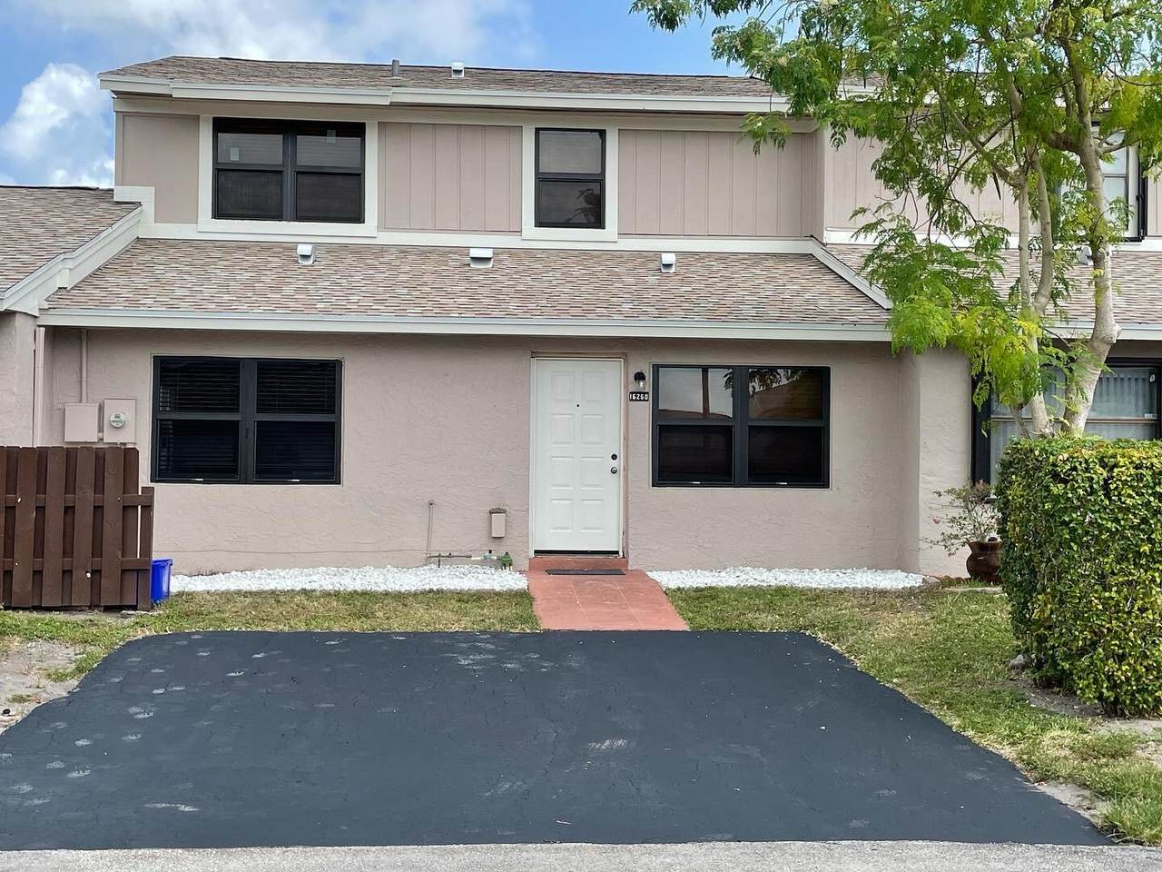 16260 Peach Way - Photo 1