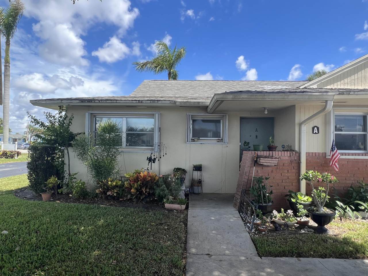 4780 Cresthaven Boulevard - Photo 1