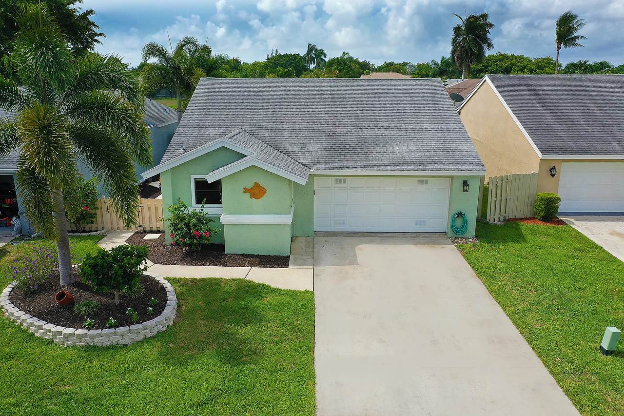 1215 19th Terrace - Photo 1