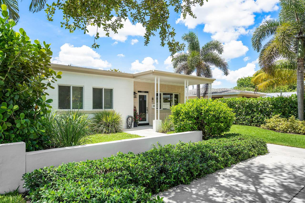 1009 Palmway - Photo 1