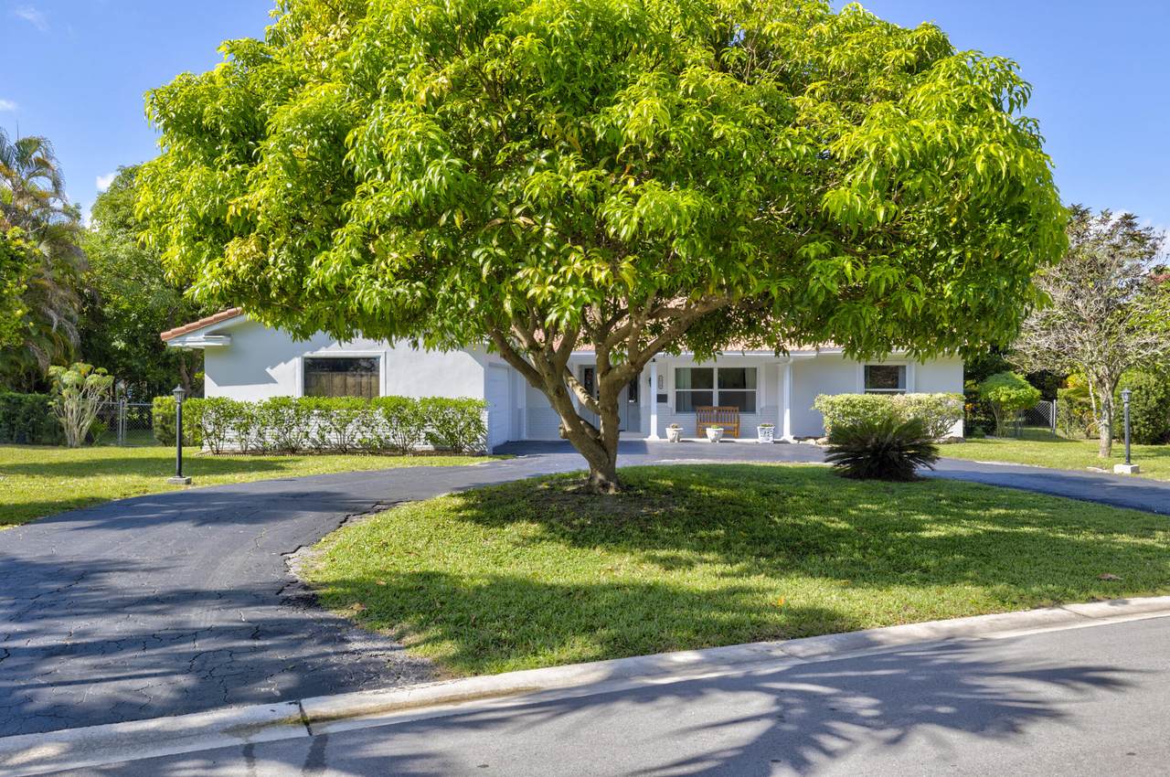 8910 32nd Street - Photo 1