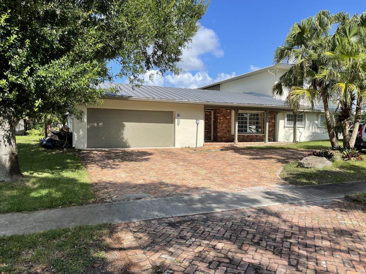 1121 75th Avenue - Photo 1