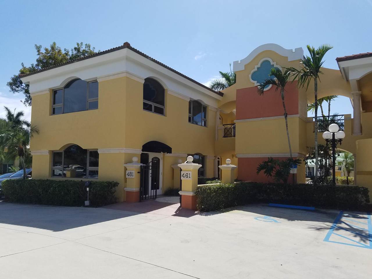 481 Hillsboro Boulevard - Photo 1