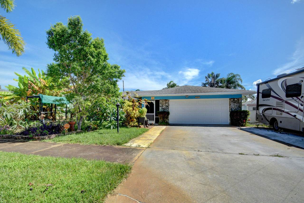 2207 Collier Avenue - Photo 1