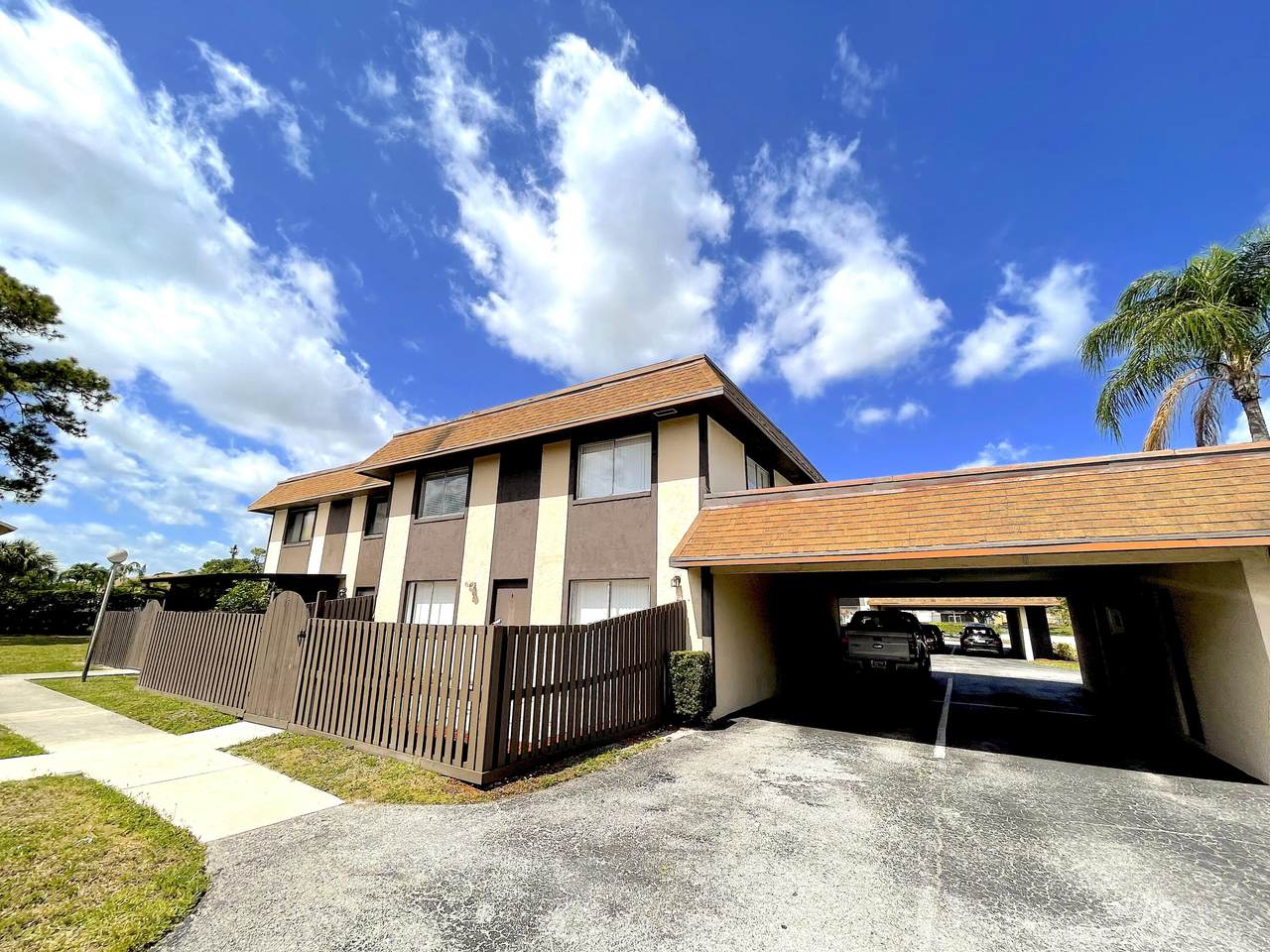 2144 Sherwood Forest Boulevard - Photo 1