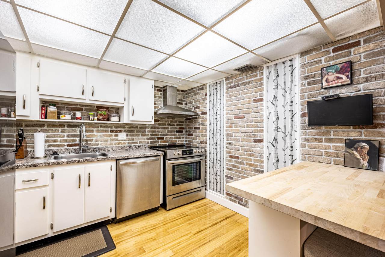 108 Wellington M - Photo 1
