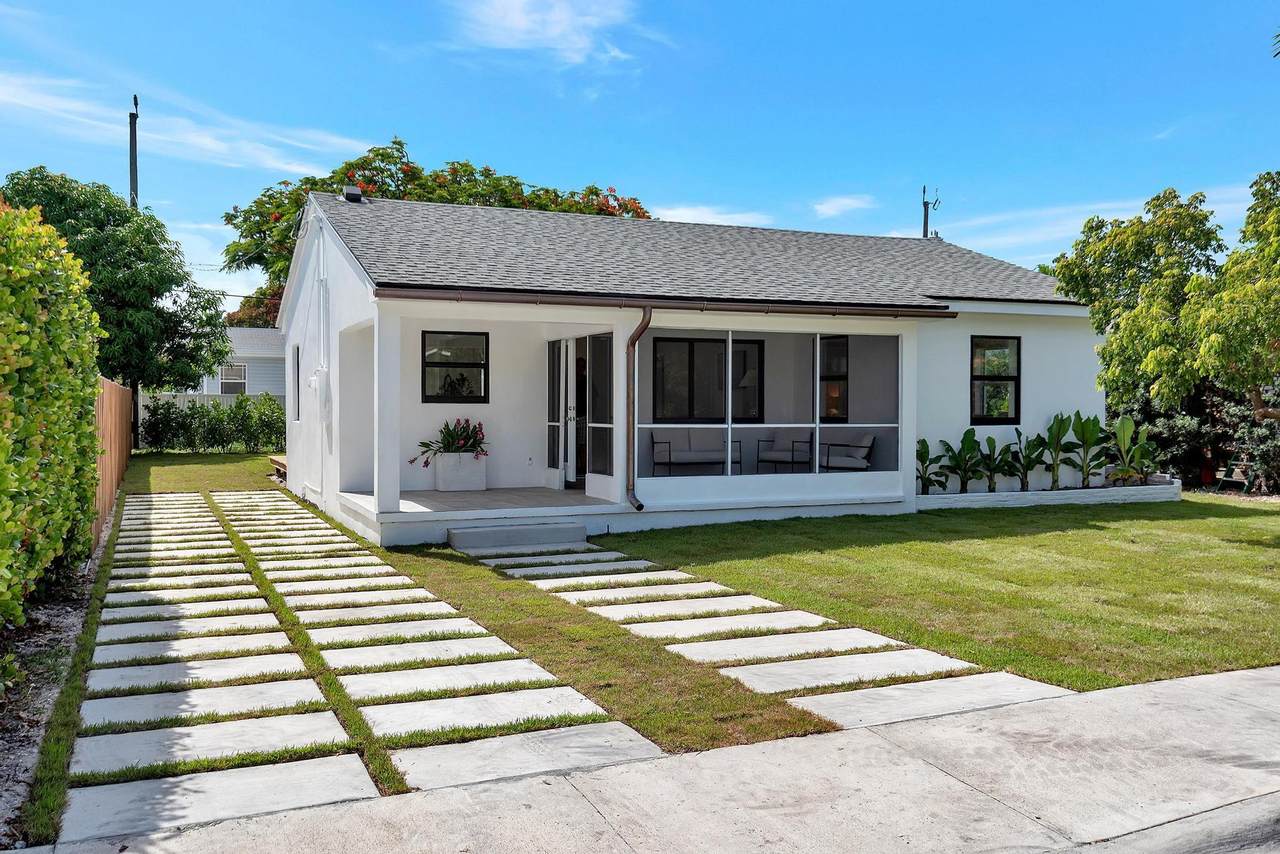 1707 Lakeside Drive - Photo 1