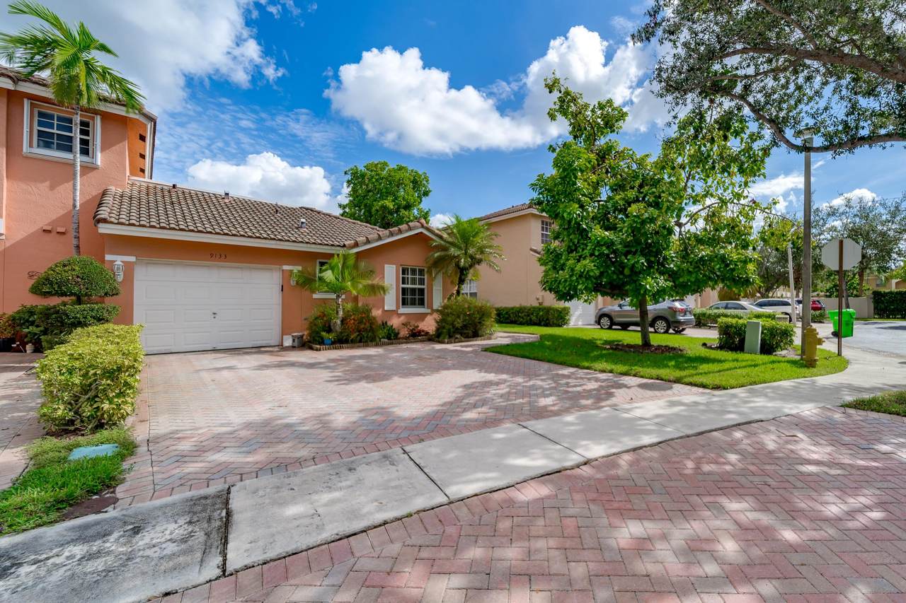 9133 40th Street - Photo 1