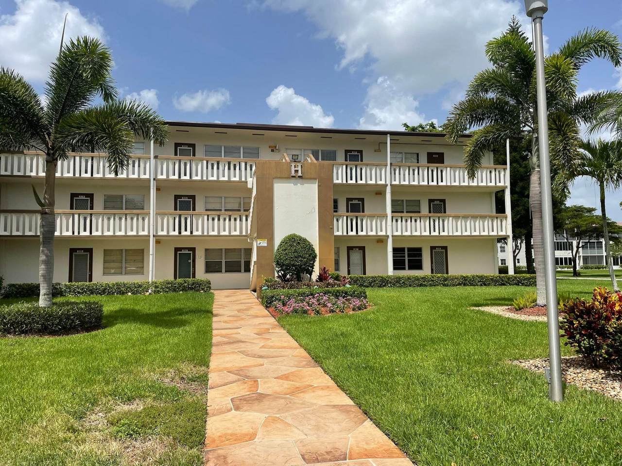 318 Mansfield H - Photo 1