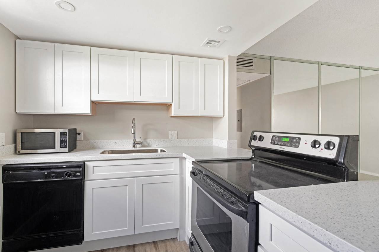 292 Farnham M - Photo 1