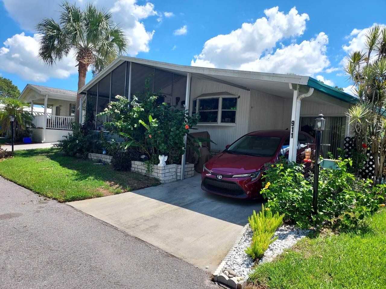 911 Courier Street - Photo 1