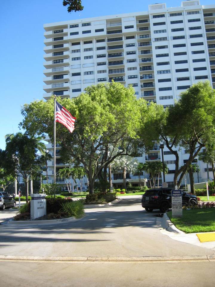 3200 Port Royale Drive - Photo 1