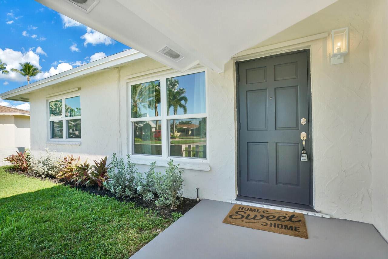911 Garden Court - Photo 1