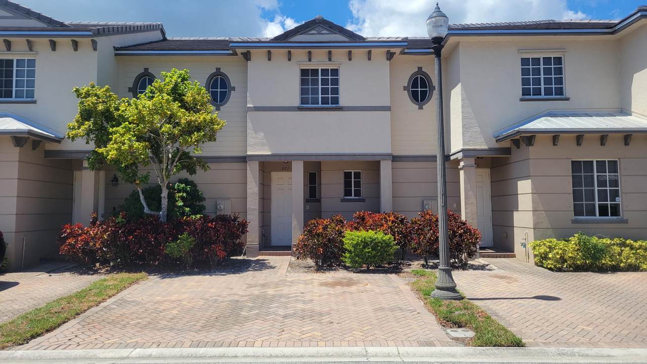 971 Lucaya Drive - Photo 1