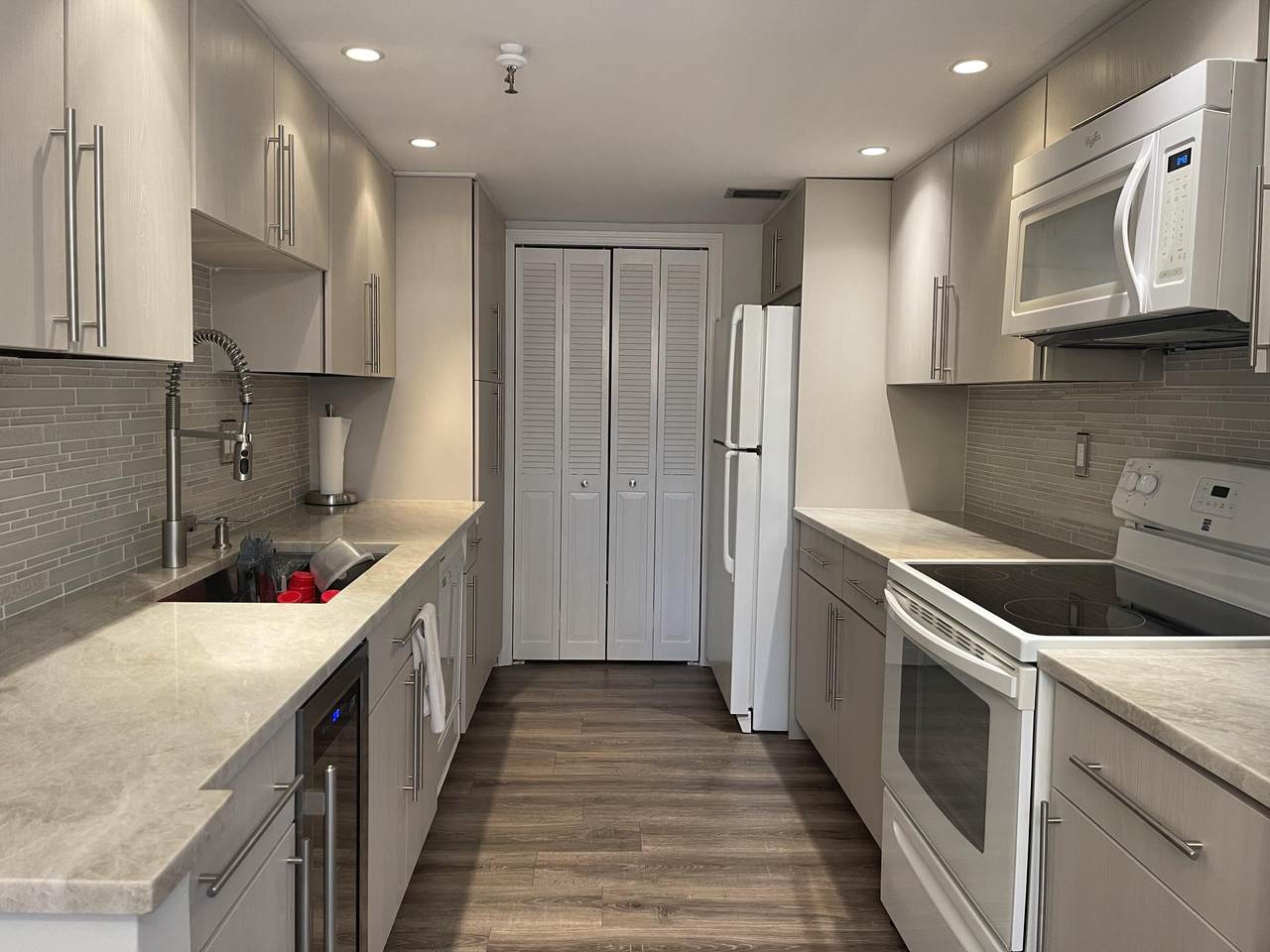 859 Jeffery Street - Photo 1