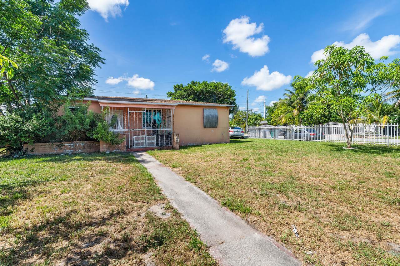 1735 126th Street - Photo 1