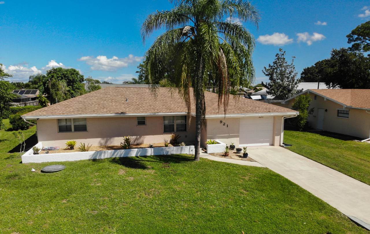 921 Walters Terrace - Photo 1