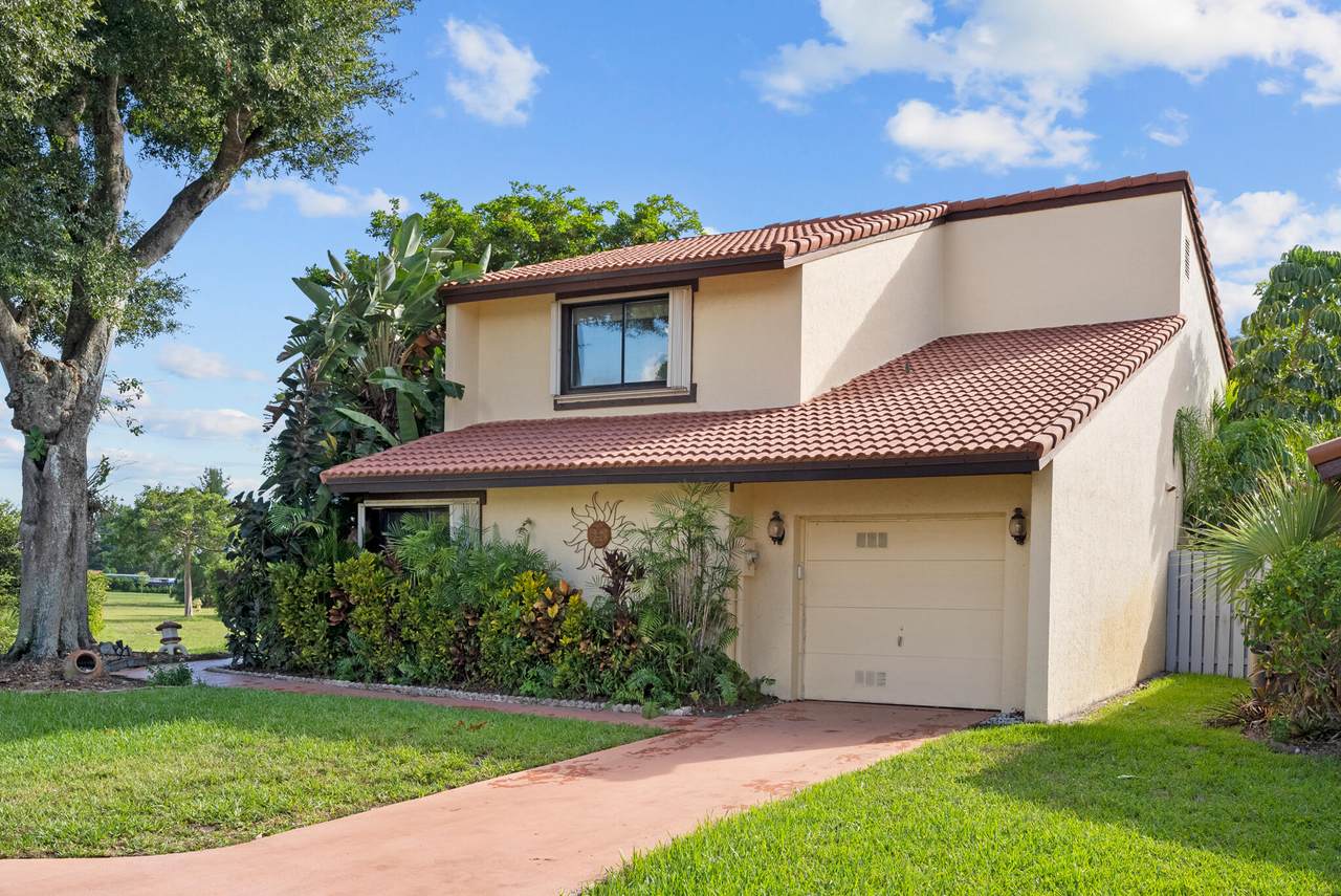 2810 Sand Pine Court - Photo 1