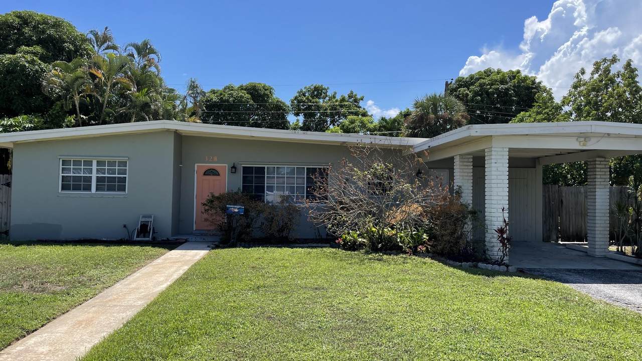 328 Jasmine Drive - Photo 1