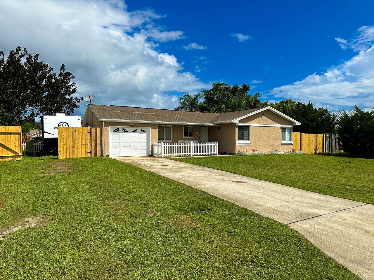 1925 West Dunbrooke Circle - Photo 1