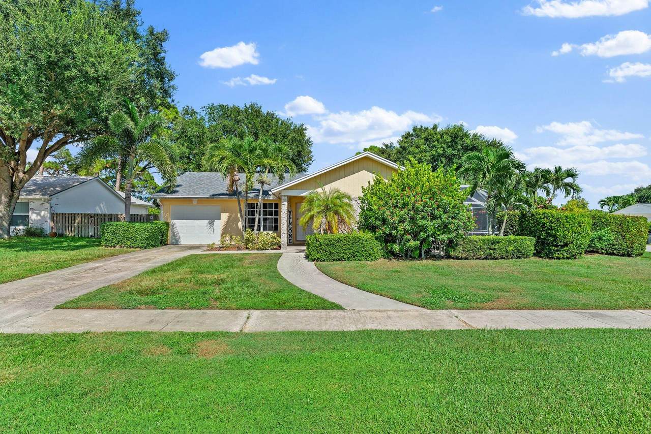 108 Village Circle - Photo 1