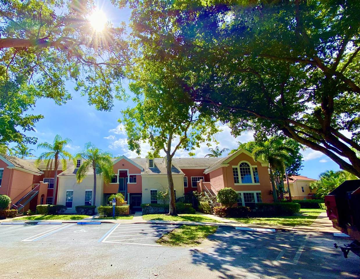 1001 Crystal Way - Photo 1