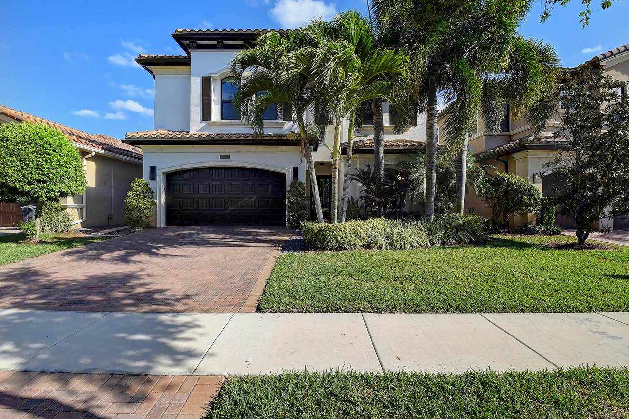16902 Bridge Crossing Circle - Photo 1