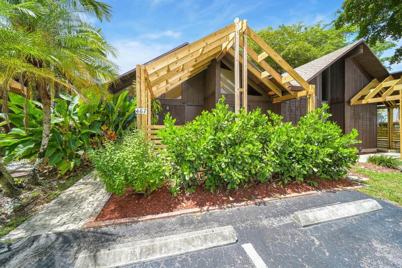 487 University Drive - Photo 1
